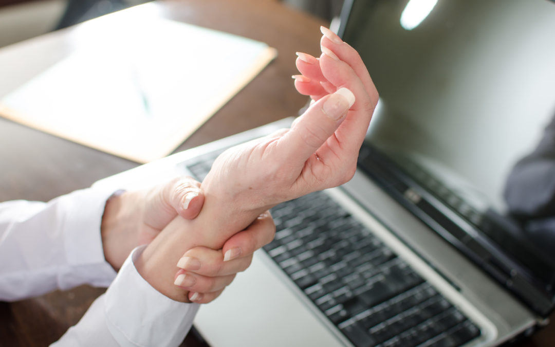 Health Tip: Warning Signs of Carpal Tunnel Syndrome