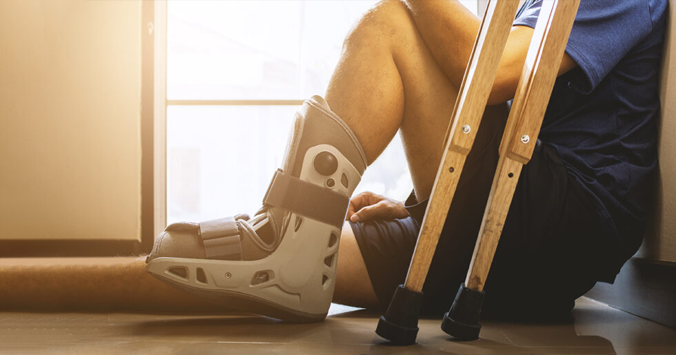 Busted Ankle? What's Better, a Cast or Brace? Comprehensive Orthopaedics